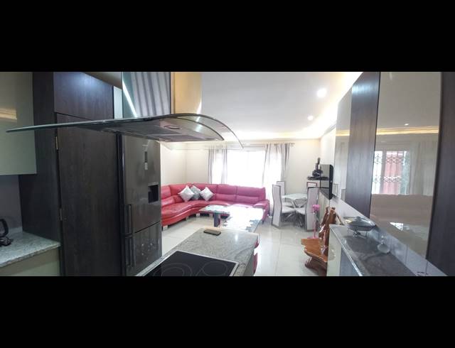 2 BEDROOM FLAT TO LET IN ESSENWOOD